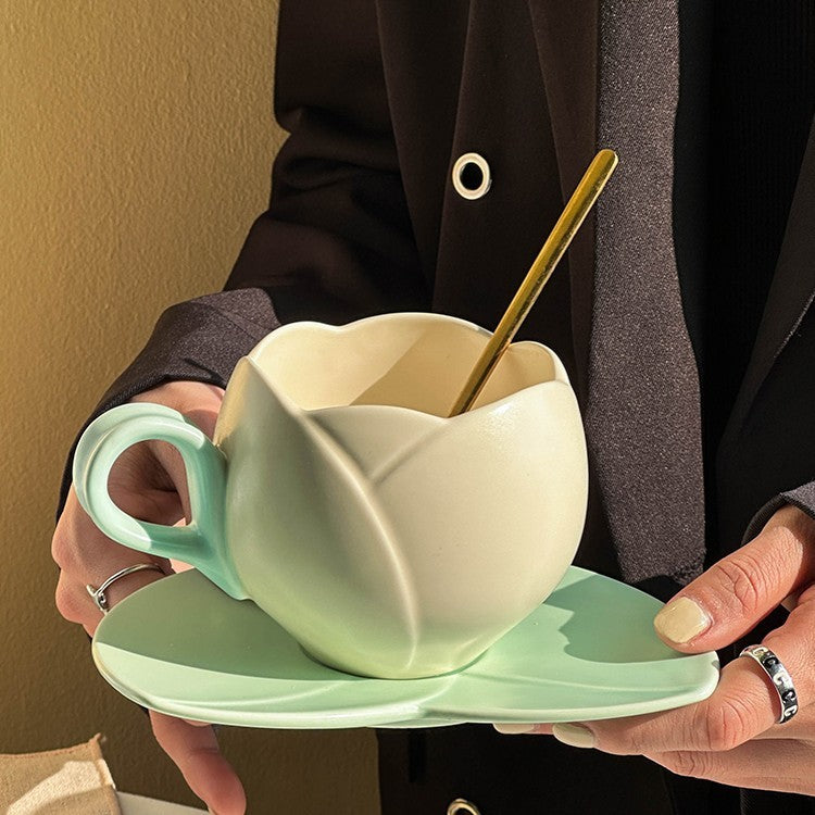 Tasse en céramique pour le café au lait du petit-déjeuner