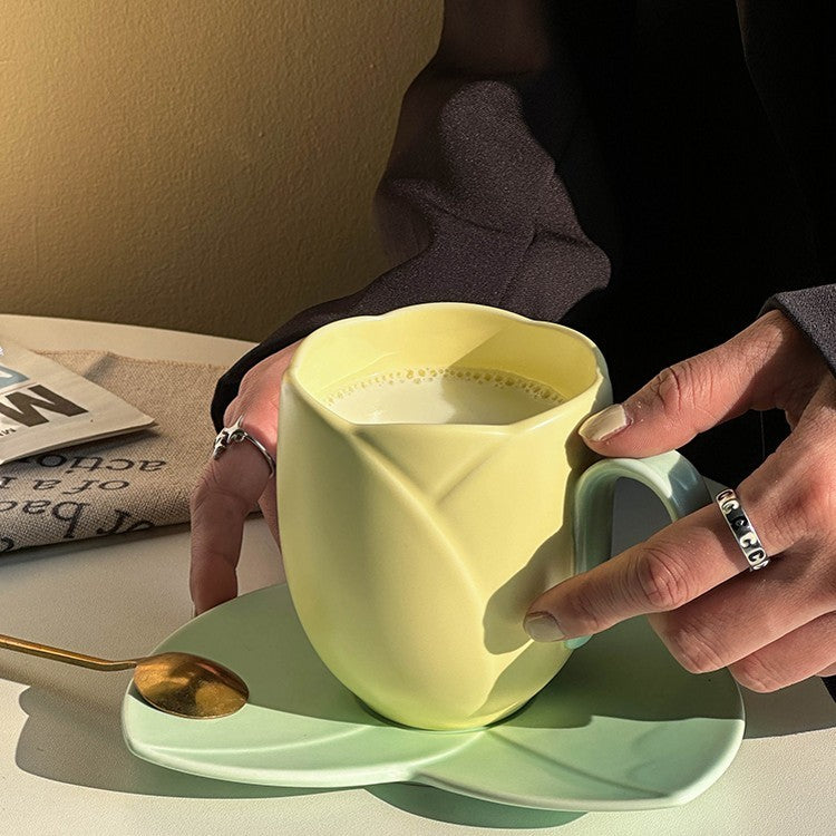 Tasse en céramique pour le café au lait du petit-déjeuner
