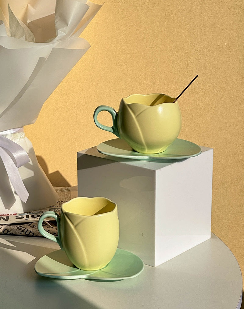 Tasse en céramique pour le café au lait du petit-déjeuner