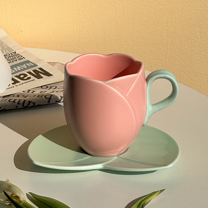 Tasse en céramique pour le café au lait du petit-déjeuner