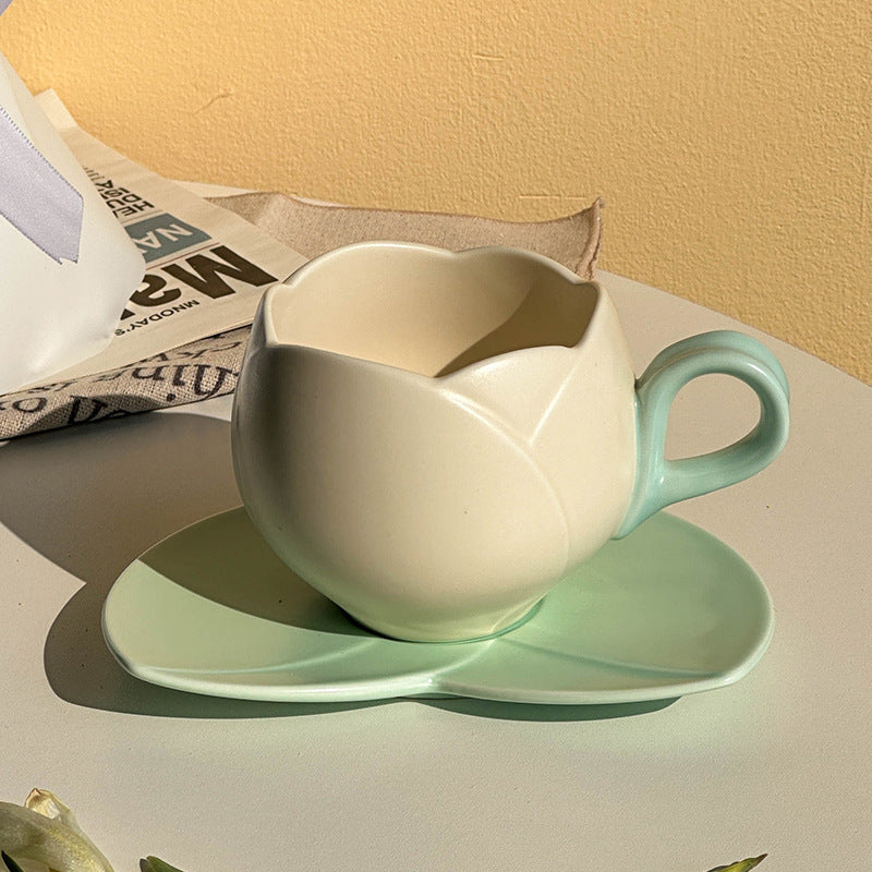 Tasse en céramique pour le café au lait du petit-déjeuner