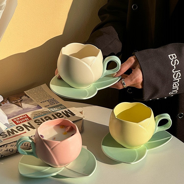 Tasse en céramique pour le café au lait du petit-déjeuner