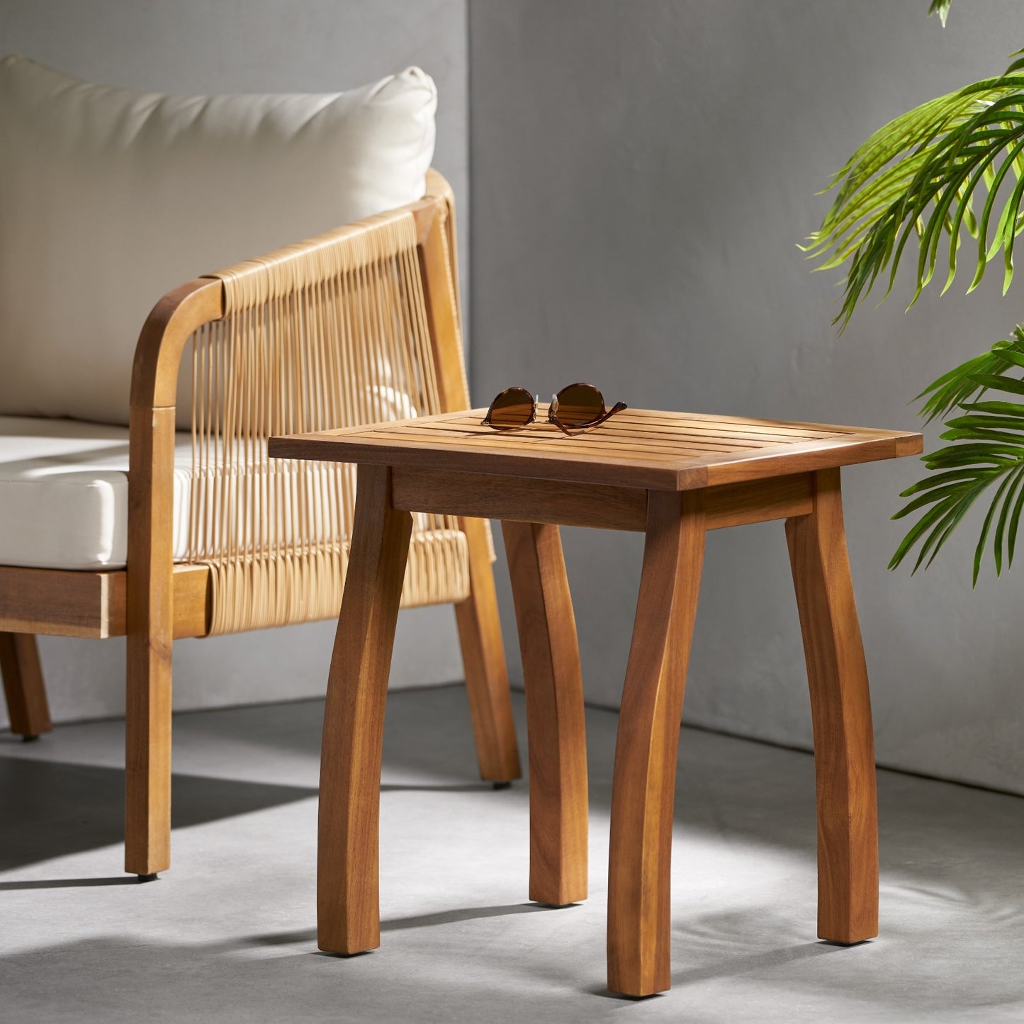 Table d'appoint en bois d'acacia