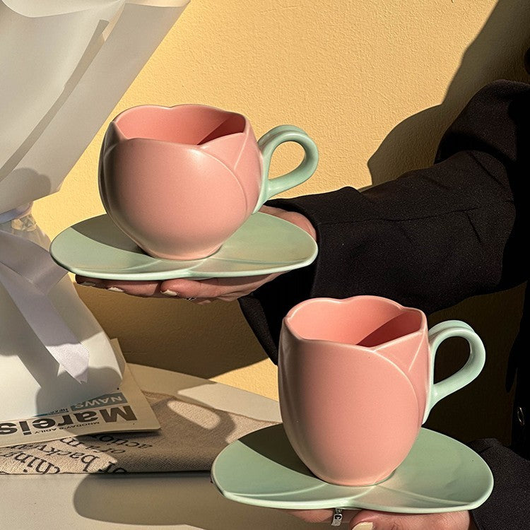 Tasse en céramique pour le café au lait du petit-déjeuner