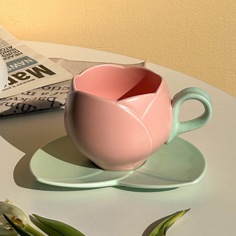 Tasse en céramique pour le café au lait du petit-déjeuner